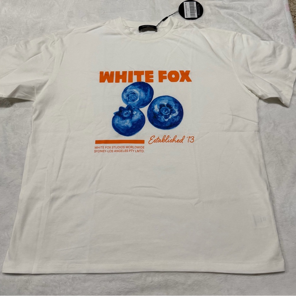 White Fox Boutique White and Blue Short Sleeve Tee size L